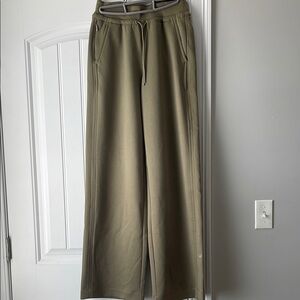 Women’s Athleta sweatpant. More like a casual athletic pant than sweatpant